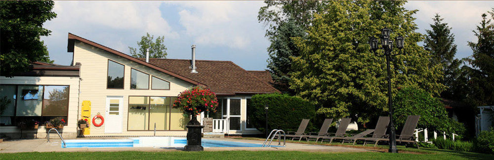 Hessenland Inn & Schatz Winery Zurich Exterior photo